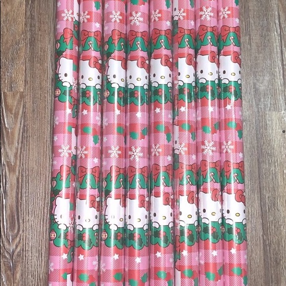 (2 ROLLS) Hello Kitty Christmas Wrapping Paper - Picture 1 of 5